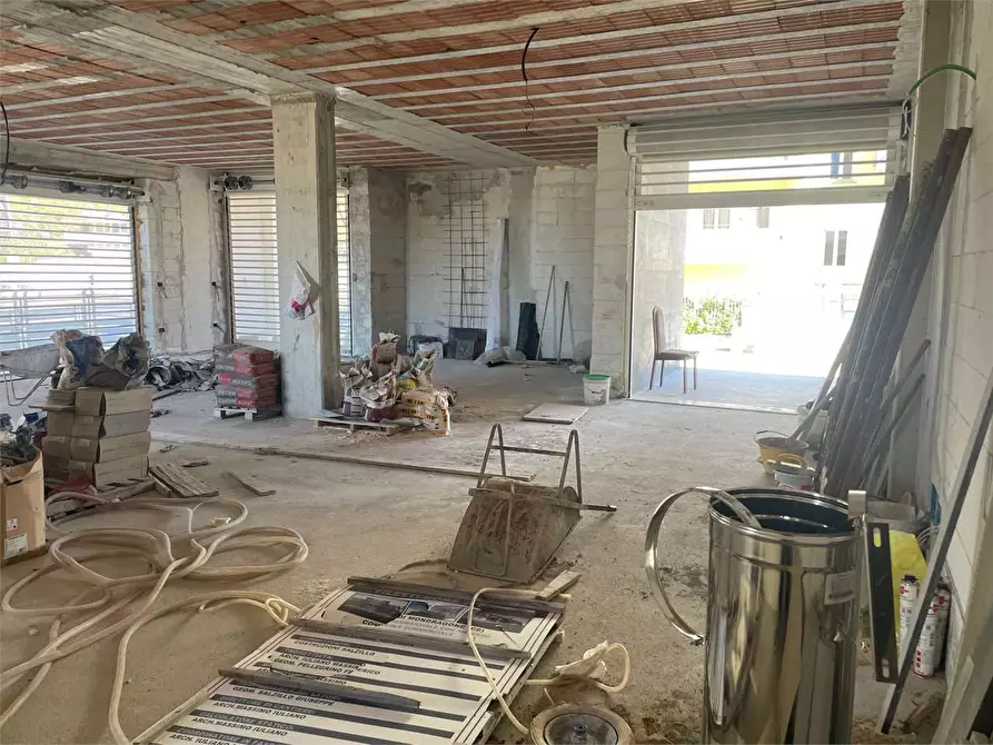 Immagine 15 di Magazzino in affitto  in Via R.Fucini a Mondragone