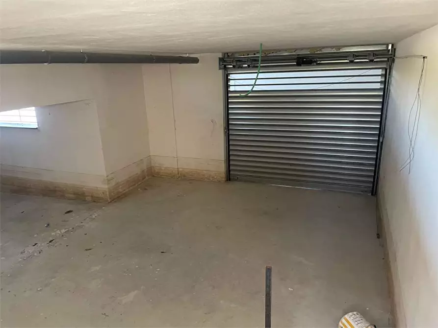 Immagine 17 di Magazzino in affitto  in Via R.Fucini a Mondragone