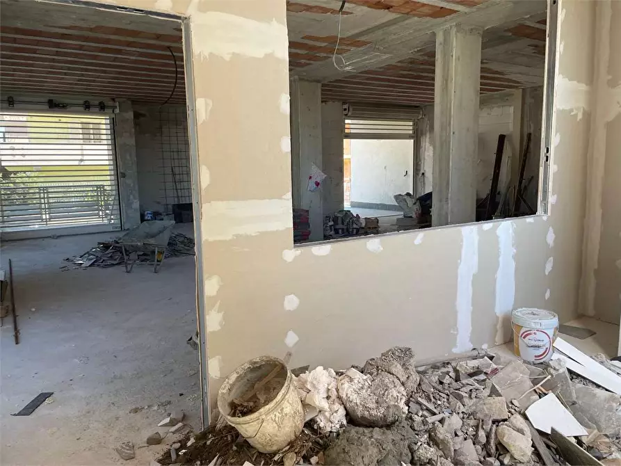 Immagine 18 di Magazzino in affitto  in Via R.Fucini a Mondragone