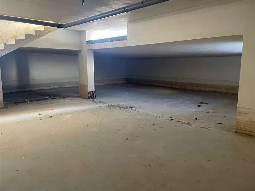 Immagine 6 di Magazzino in affitto  in Via R.Fucini a Mondragone