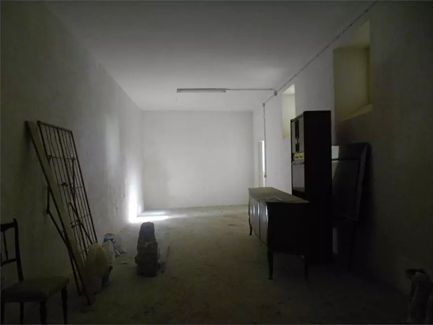 Immagine 5 di Magazzino in affitto  in Via Genova a Mondragone