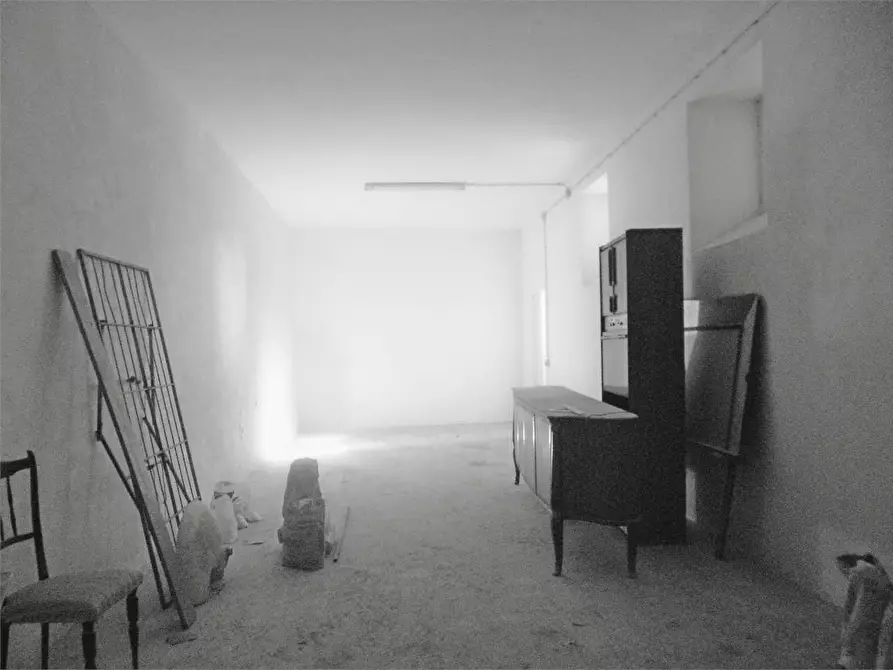 Immagine 2 di Magazzino in affitto  in Via Genova a Mondragone