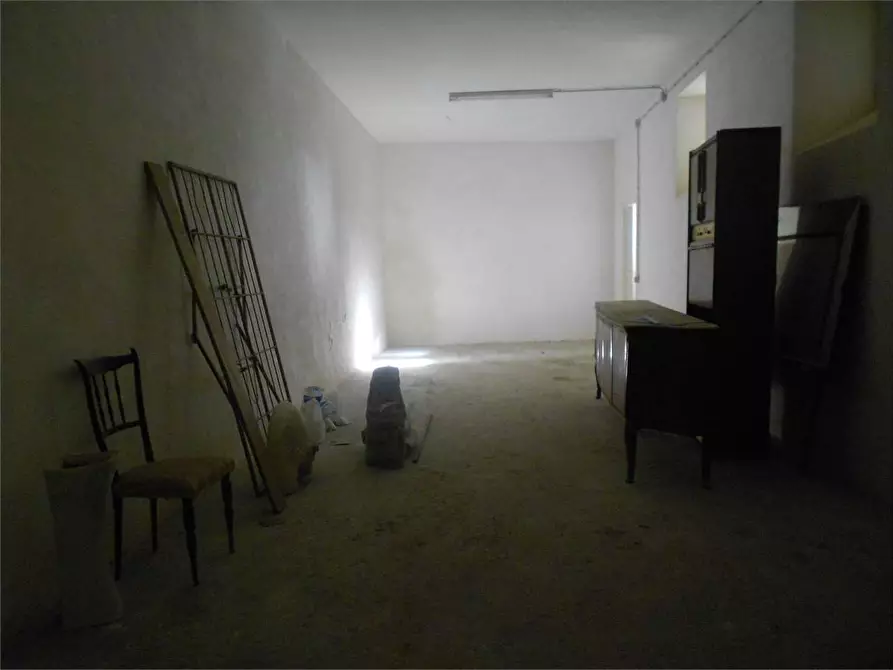 Immagine 3 di Magazzino in affitto  in Via Genova a Mondragone