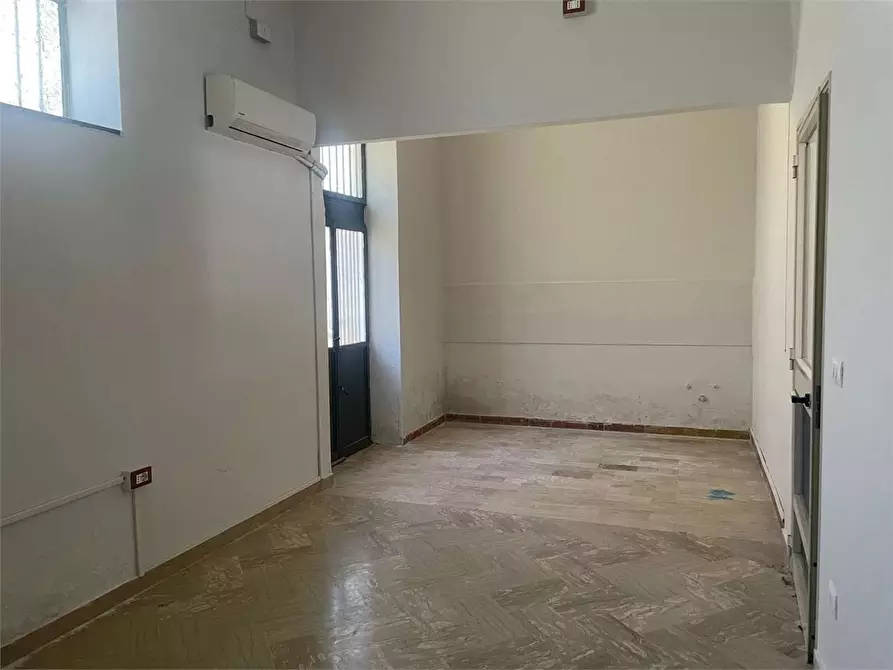 Immagine 9 di Negozio in affitto  in Via Padule 85 a Mondragone