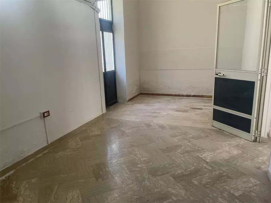 Immagine 6 di Negozio in affitto  in Via Padule 85 a Mondragone