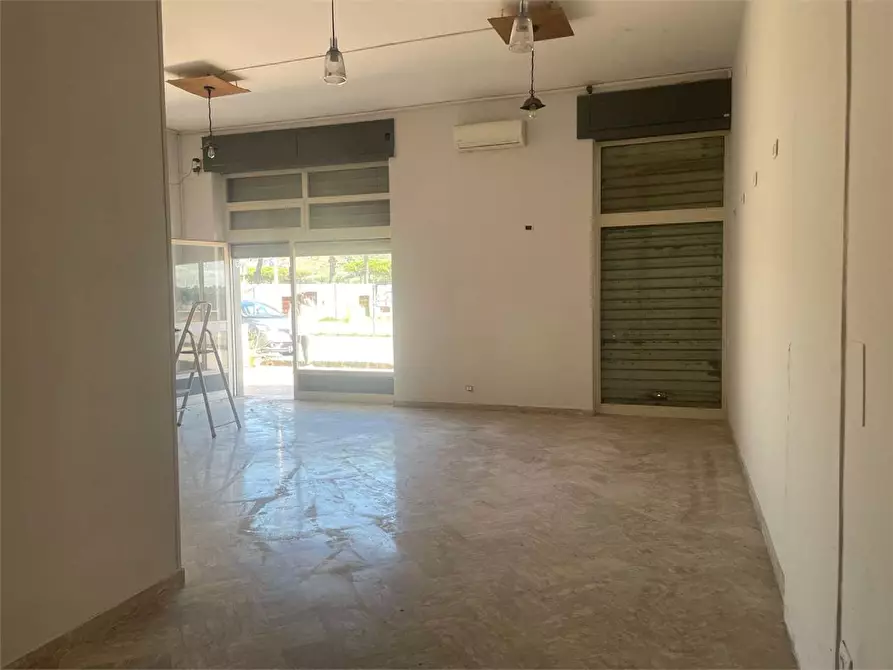 Immagine 10 di Negozio in affitto  in Via Padule 85 a Mondragone