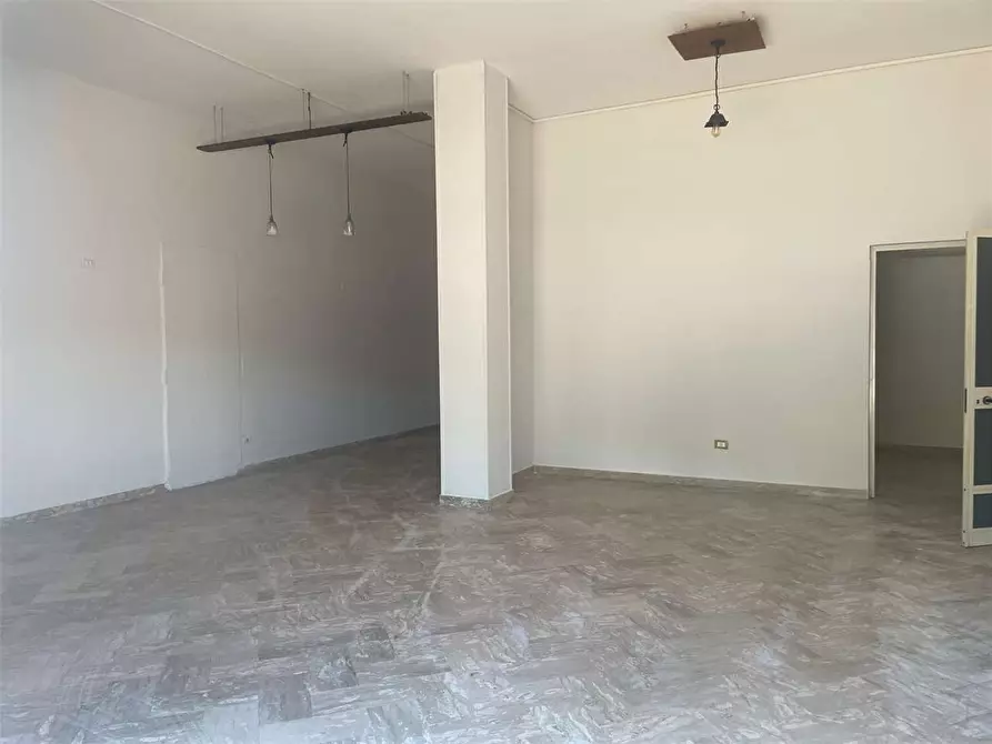 Immagine 20 di Negozio in affitto  in Via Padule 85 a Mondragone