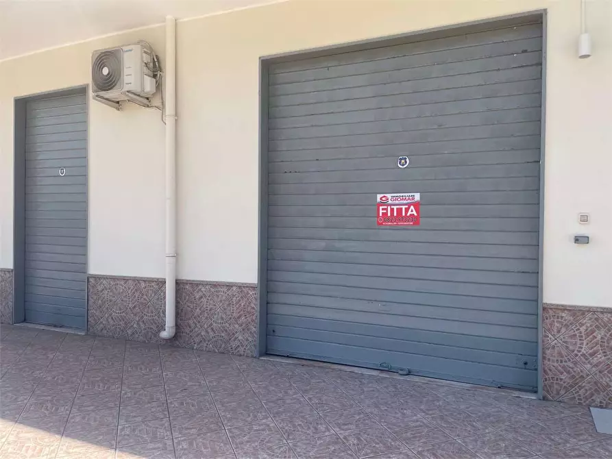 Immagine 21 di Negozio in affitto  in Via Padule 85 a Mondragone