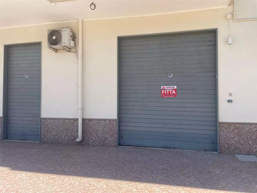 Immagine 22 di Negozio in affitto  in Via Padule 85 a Mondragone