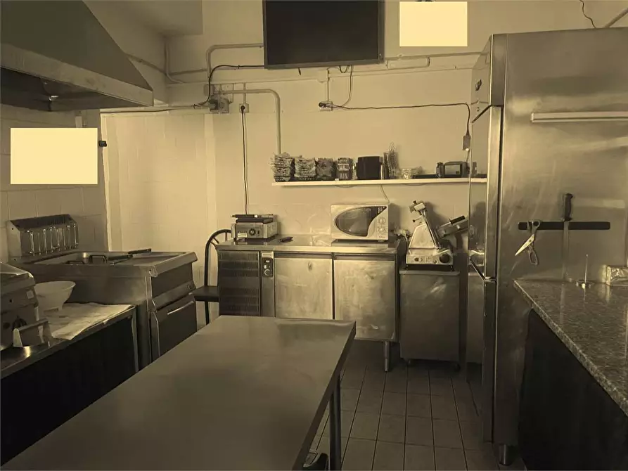 Immagine 5 di Negozio in vendita  in Via Appia a Minturno