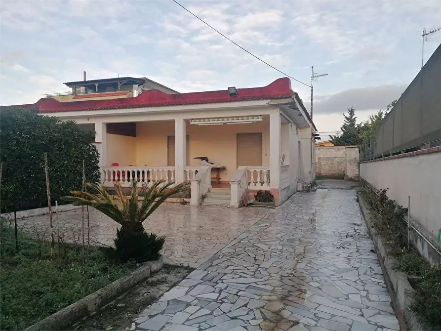 Immagine 1 di Villa in vendita  in Via Brunelleschi  a Castel Volturno