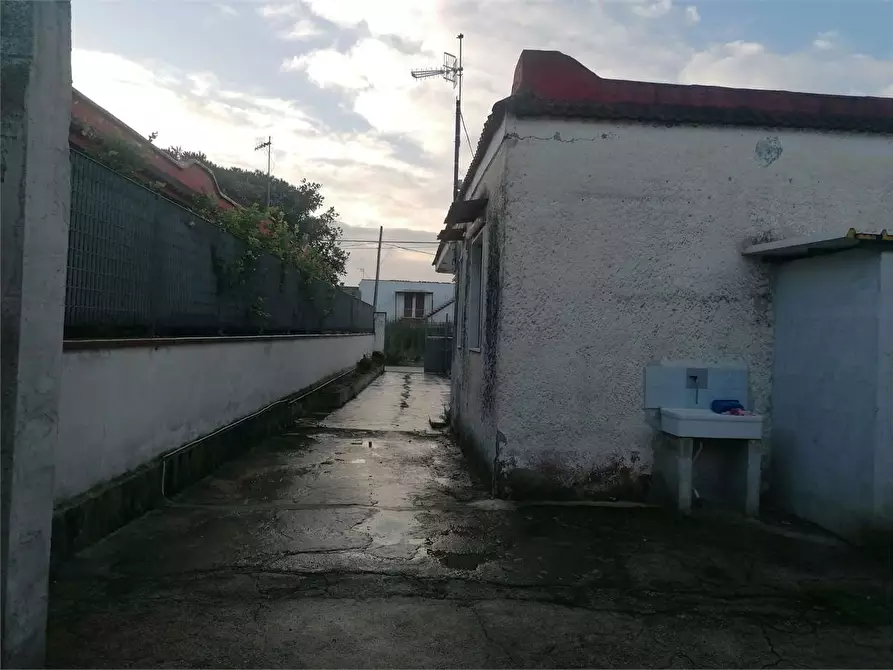 Immagine 9 di Villa in vendita  in Via Brunelleschi  a Castel Volturno