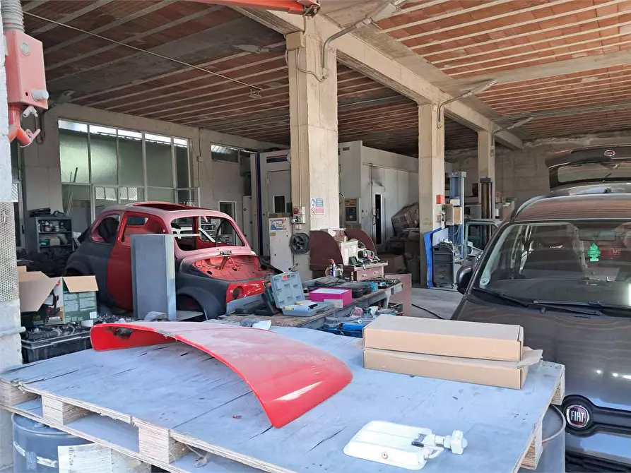 Immagine 27 di Stabile in vendita  in Via Delle Acacie a Calvi Risorta