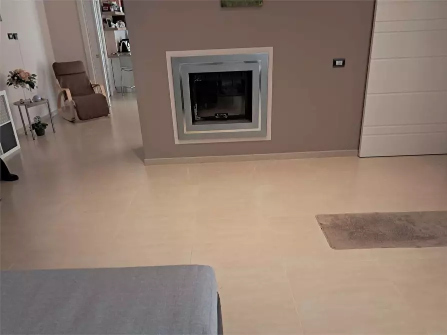 Immagine 11 di Stabile in vendita  in Via Delle Acacie a Calvi Risorta