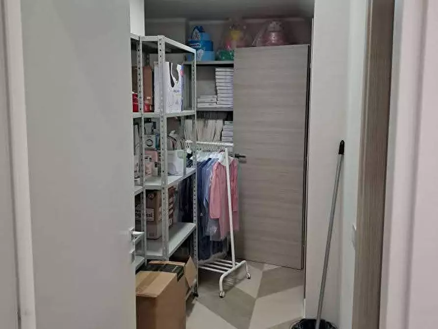 Immagine 8 di Negozio in vendita  a Francolise