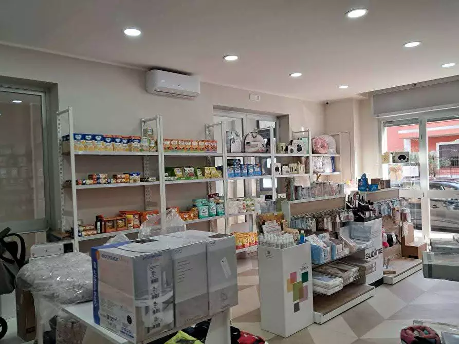 Immagine 6 di Negozio in vendita  a Francolise