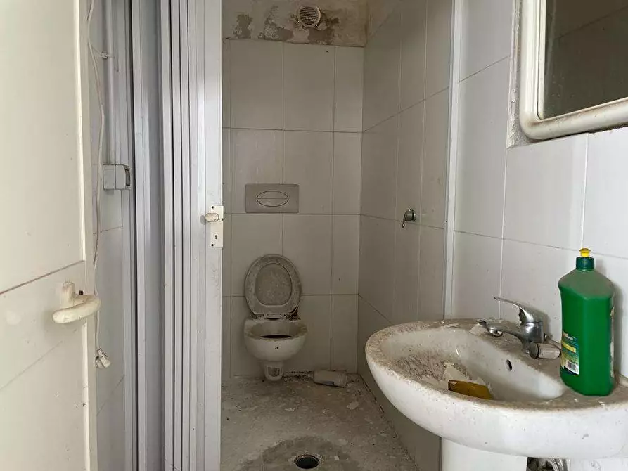 Immagine 17 di Capannone industriale in affitto  a Mondragone