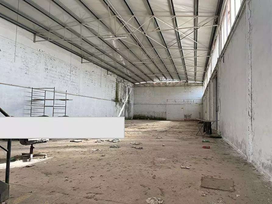 Immagine 2 di Capannone industriale in affitto  a Mondragone