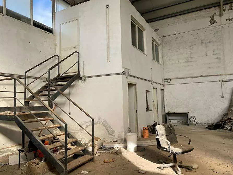 Immagine 4 di Capannone industriale in affitto  a Mondragone
