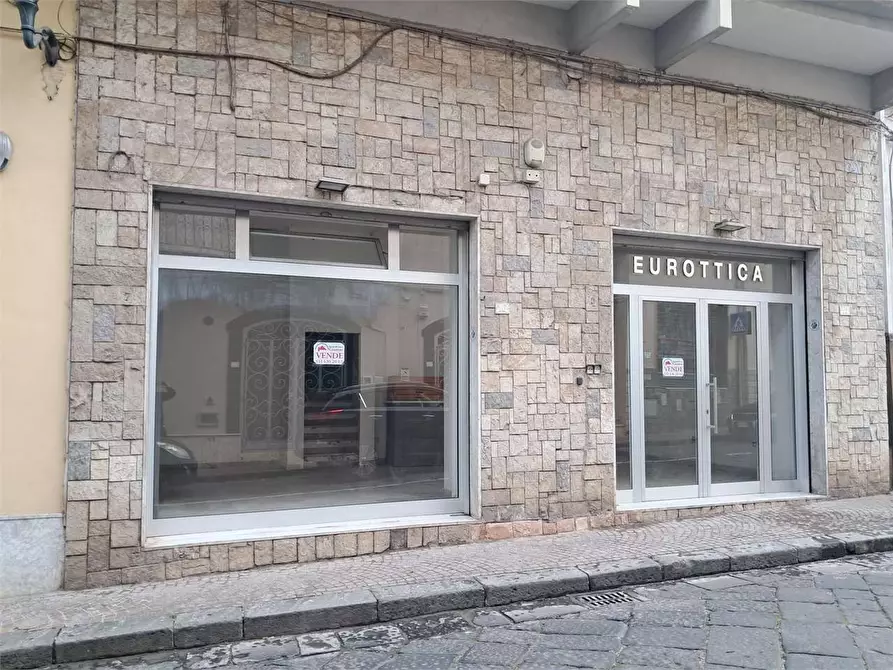 Immagine 2 di Negozio in vendita  in Via Giovanni Merola a Sparanise