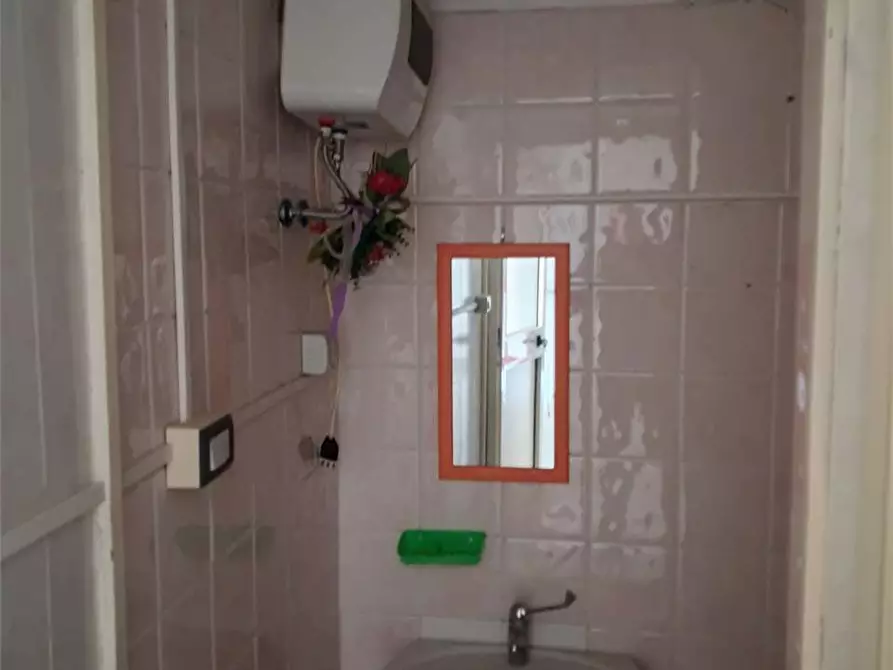 Immagine 8 di Negozio in vendita  in Via Giovanni Merola a Sparanise