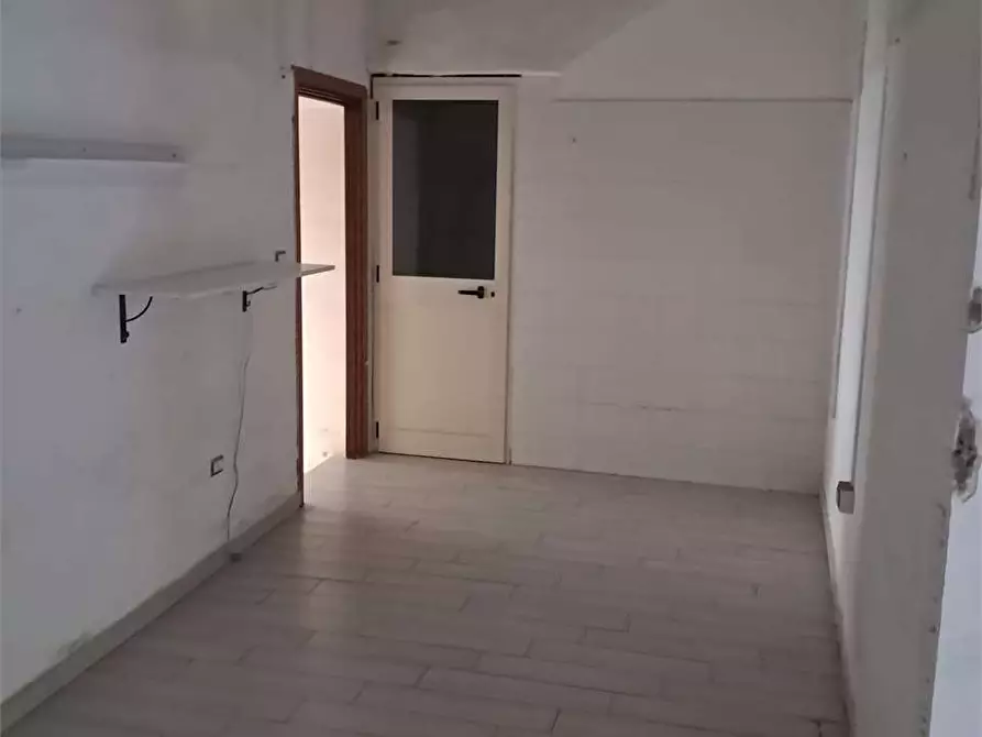 Immagine 5 di Negozio in vendita  in Via Giovanni Merola a Sparanise
