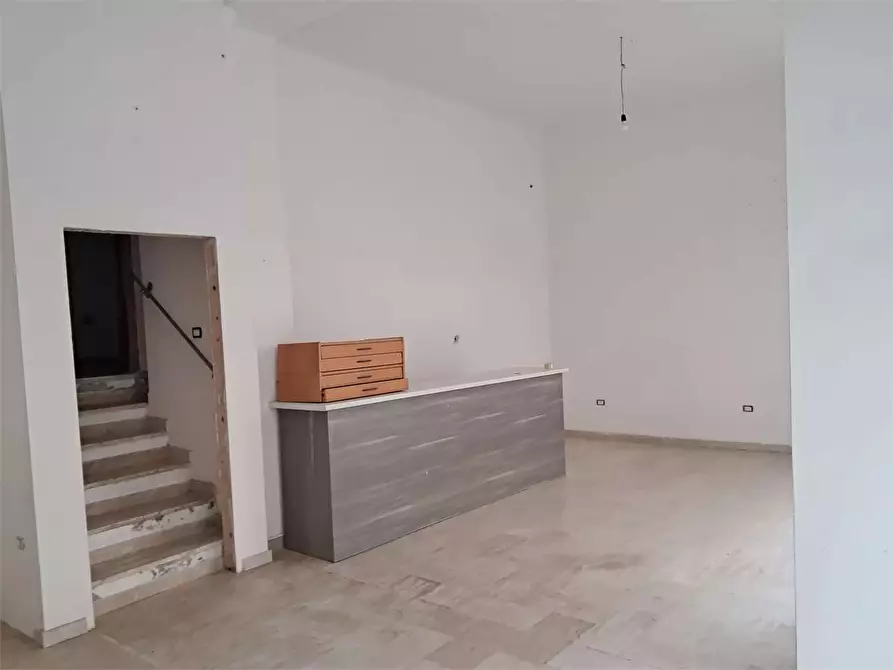 Immagine 1 di Negozio in vendita  in Via Giovanni Merola a Sparanise