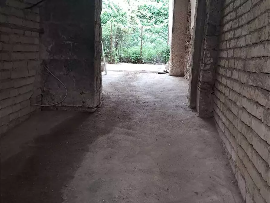 Immagine 9 di Negozio in vendita  in Via Giovanni Merola a Sparanise