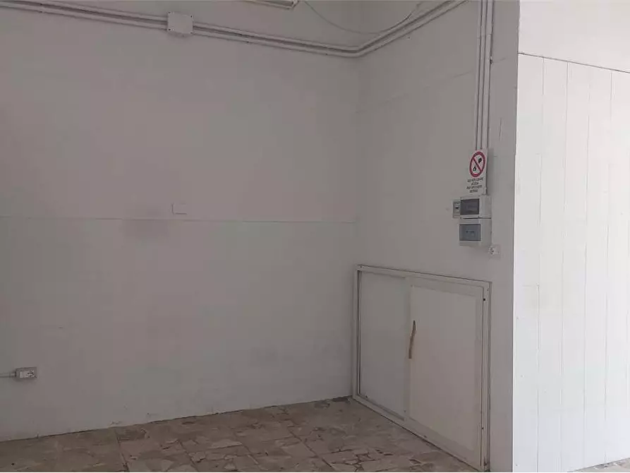 Immagine 33 di Magazzino in vendita  in via F.Crispi 78 a Calamonaci