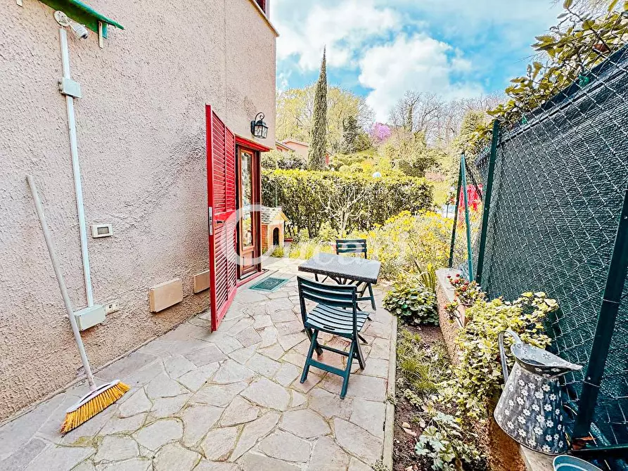 Immagine 29 di Villa in vendita  in Largo Dei Furii a Monte Porzio Catone