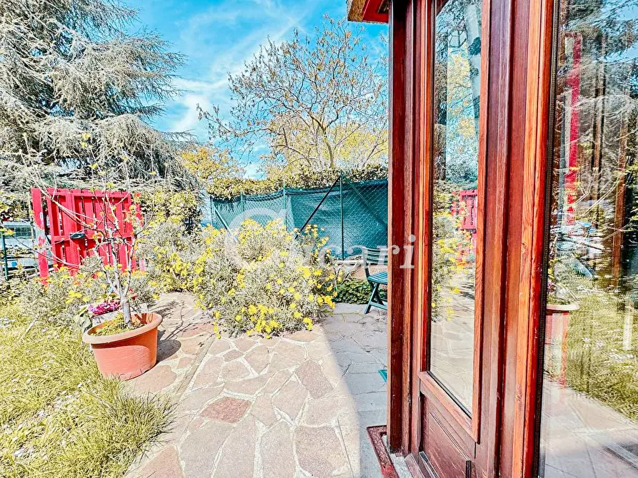 Immagine 38 di Villa in vendita  in Largo Dei Furii a Monte Porzio Catone