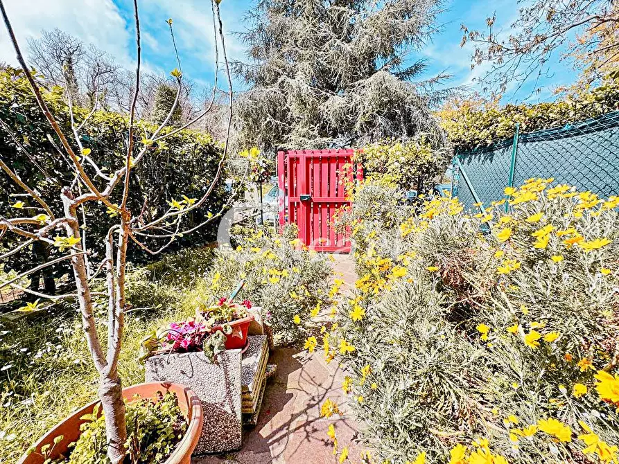 Immagine 41 di Villa in vendita  in Largo Dei Furii a Monte Porzio Catone