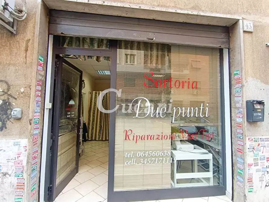 Immagine 1 di Negozio in vendita  in via corvino messala 43 a Roma