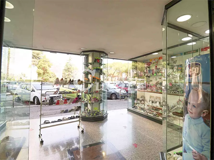 Immagine 20 di Negozio in vendita  in Viale Paolo Ferdinando Quaglia a Roma