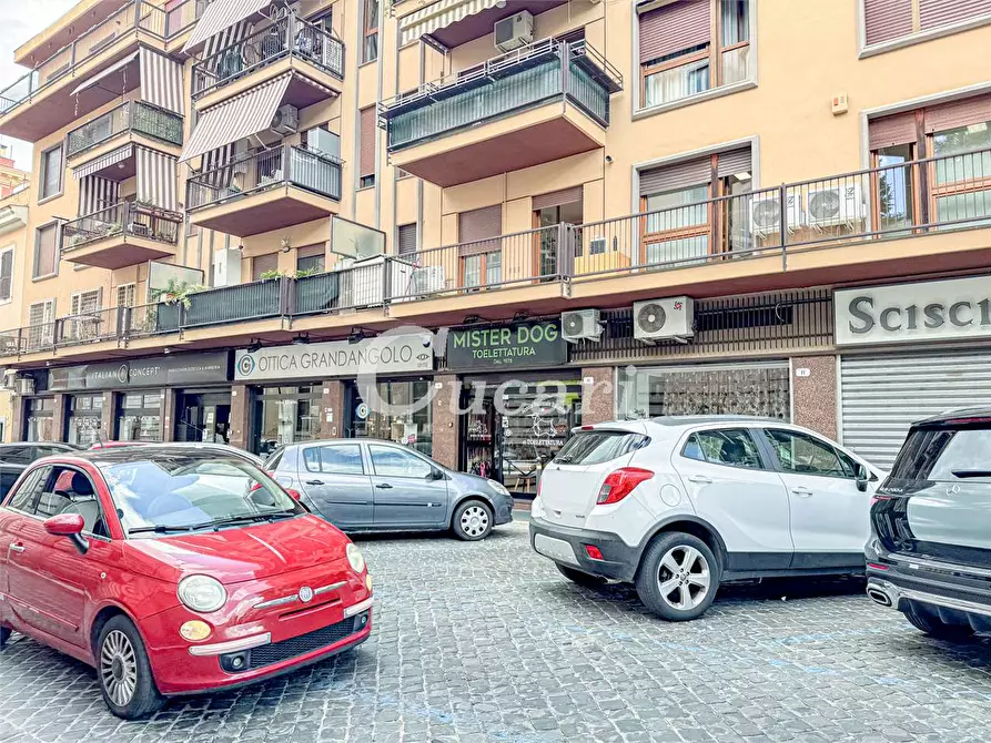 Immagine 8 di Negozio in affitto  a Frascati