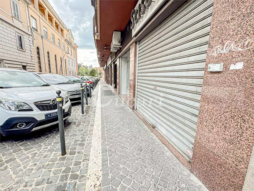 Immagine 7 di Negozio in affitto  a Frascati