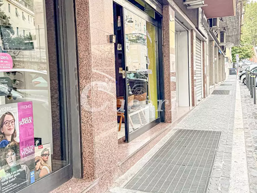 Immagine 5 di Negozio in affitto  a Frascati