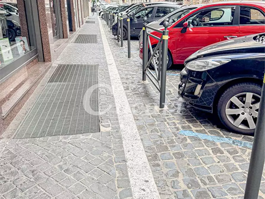 Immagine 3 di Negozio in affitto  a Frascati
