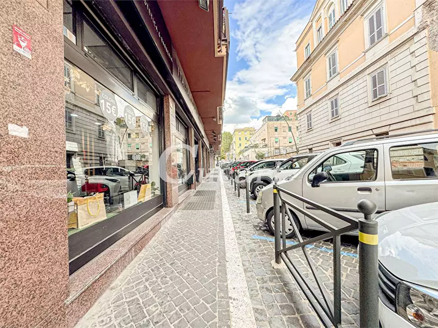 Immagine 2 di Negozio in affitto  a Frascati