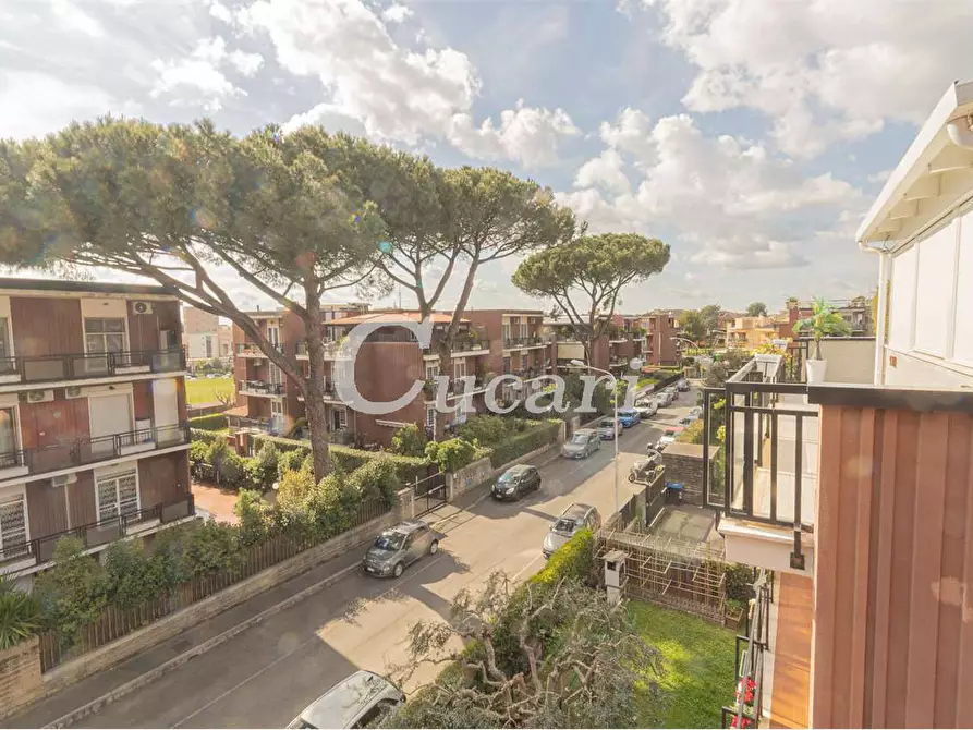 Immagine 7 di Quadrilocale in vendita  in Via Gravina di Puglia a Roma