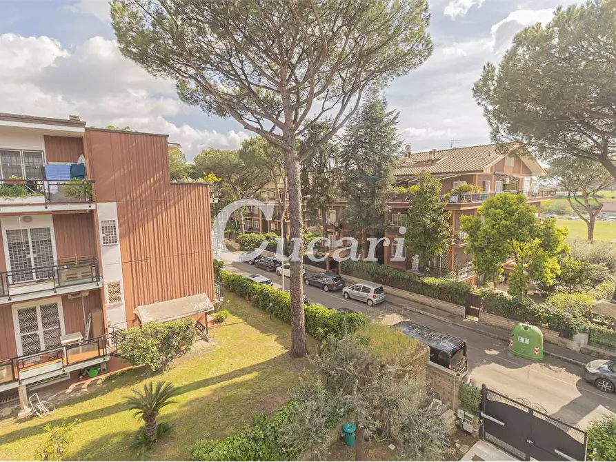 Immagine 4 di Quadrilocale in vendita  in Via Gravina di Puglia a Roma