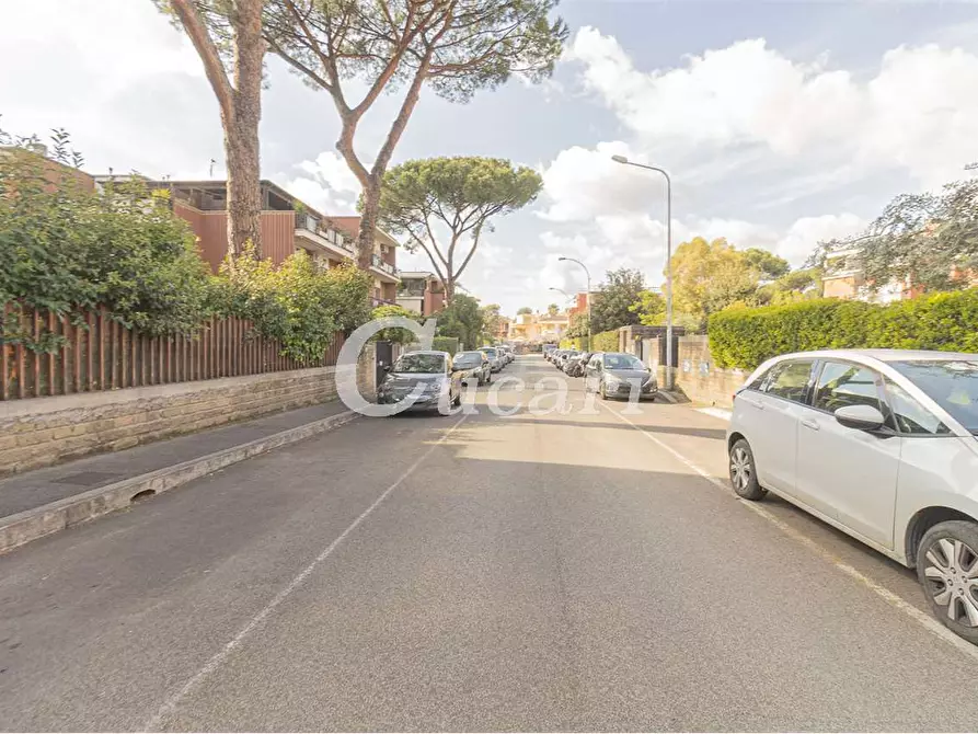 Immagine 1 di Quadrilocale in vendita  in Via Gravina di Puglia a Roma