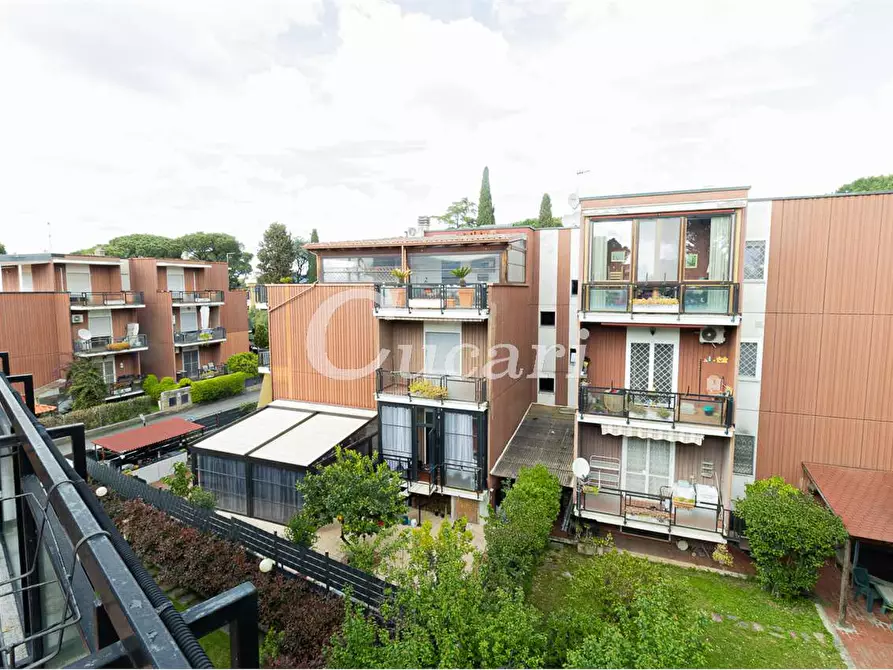 Immagine 8 di Quadrilocale in vendita  in Via Gravina di Puglia a Roma