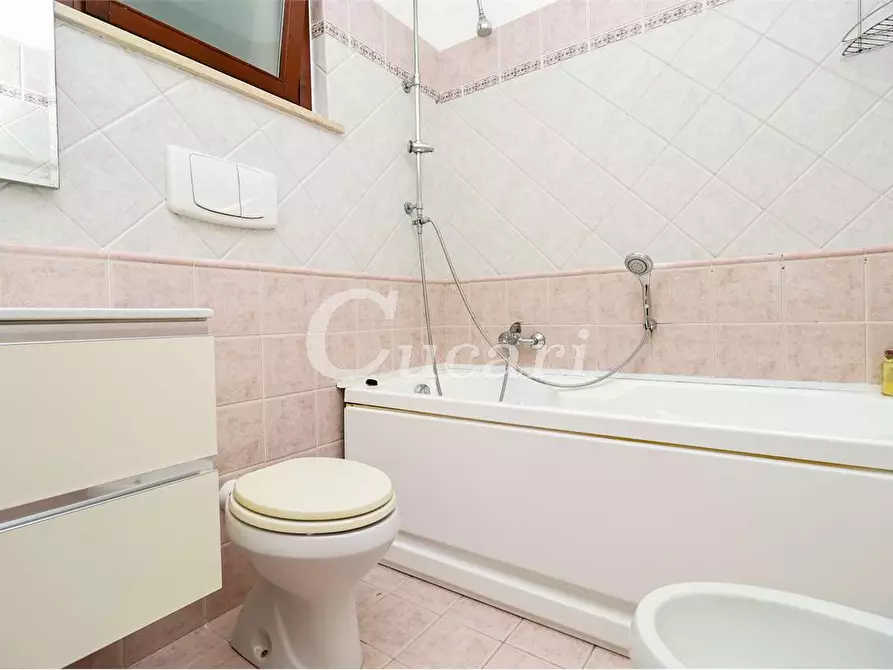 Immagine 16 di Bilocale in vendita  in Via Poseidone a Roma