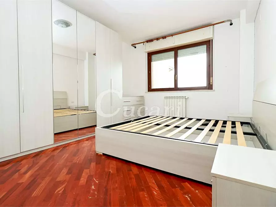 Immagine 10 di Bilocale in vendita  in Via Poseidone a Roma