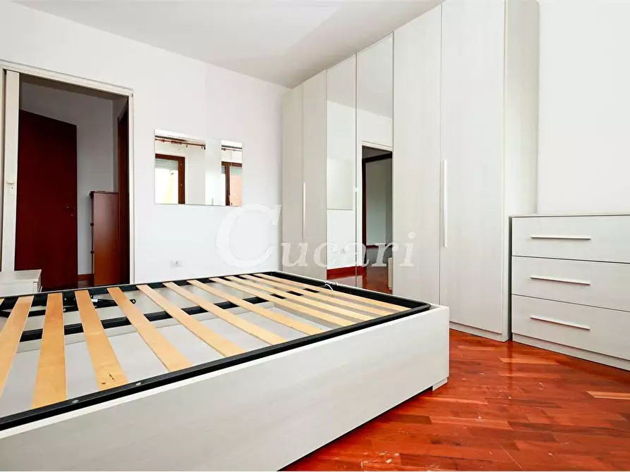 Immagine 12 di Bilocale in vendita  in Via Poseidone a Roma