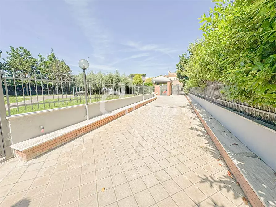 Immagine 3 di Appartamento in vendita  in via ignazio scimmonelli a Roma