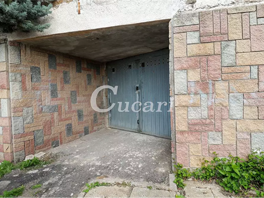 Immagine 1 di Garage in vendita  in via arno a Ardea