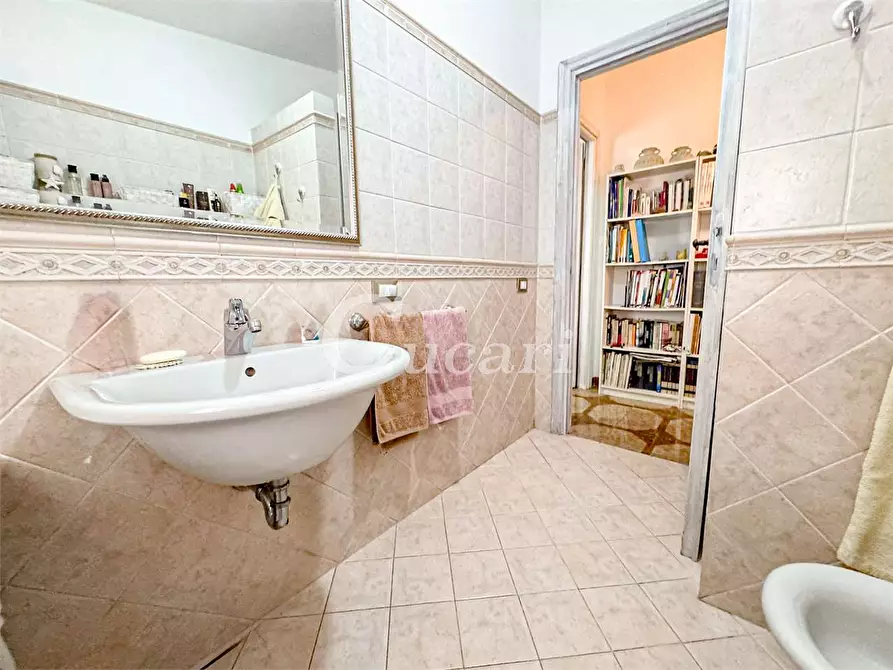 Immagine 30 di Quadrilocale in vendita  in VIA CERZETO a Roma