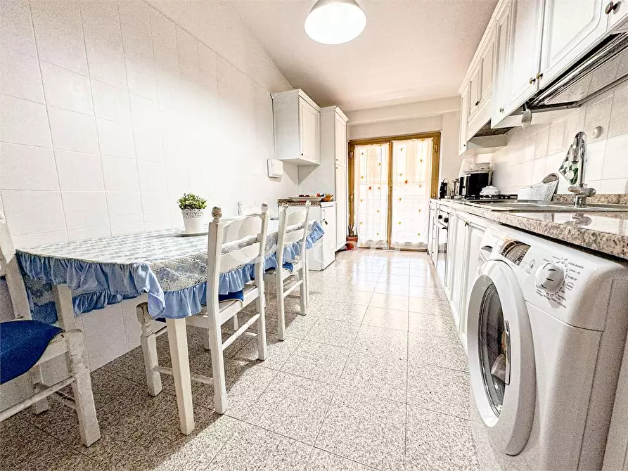 Immagine 38 di Quadrilocale in vendita  in VIA CERZETO a Roma